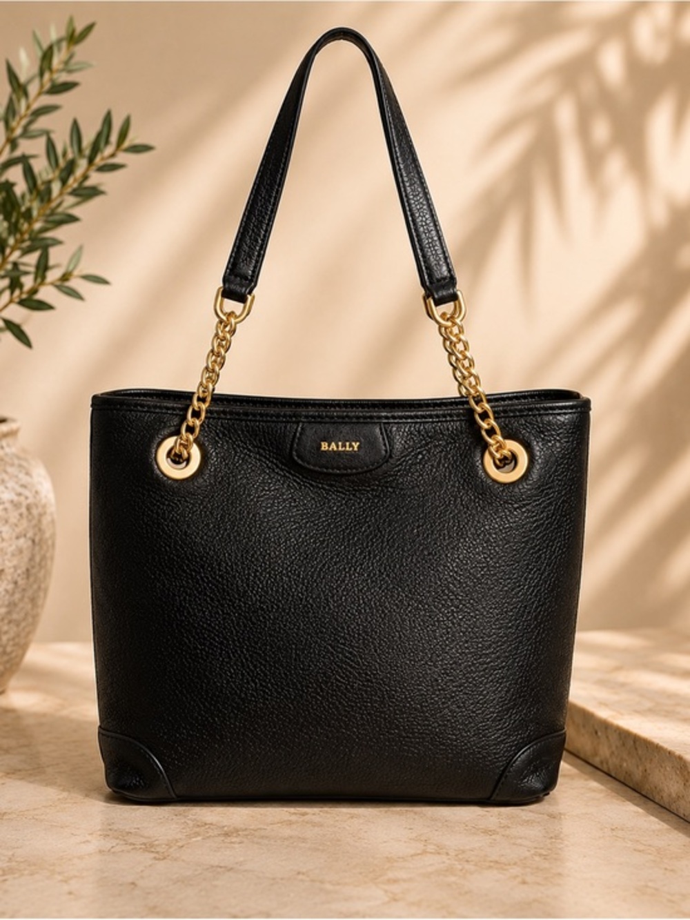 Bally Pebbled Leather Convertible Shoulder Bag Gold Chain Black